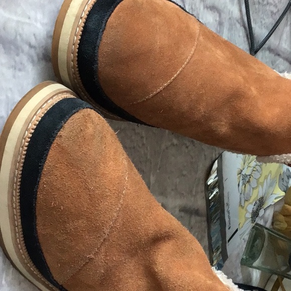 TOMS Leather Boots - Picture 9 of 9